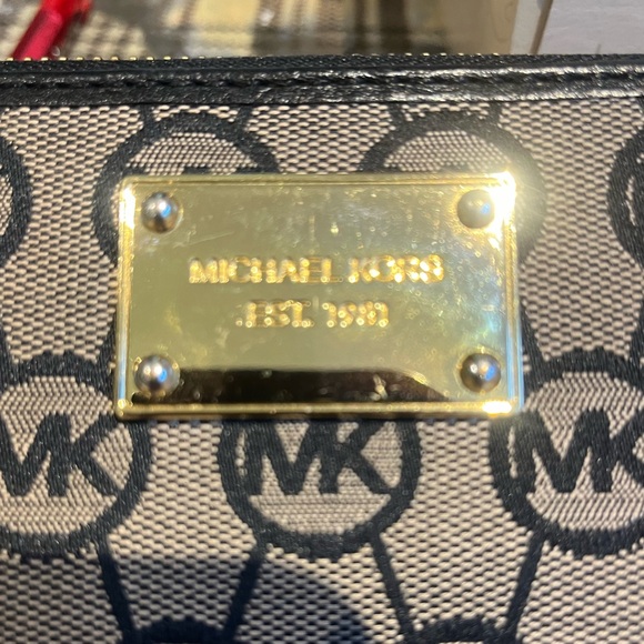 Michael Kors Signature Logo Print Jet Set Long Zip Around Wallet - Picture 2 of 11